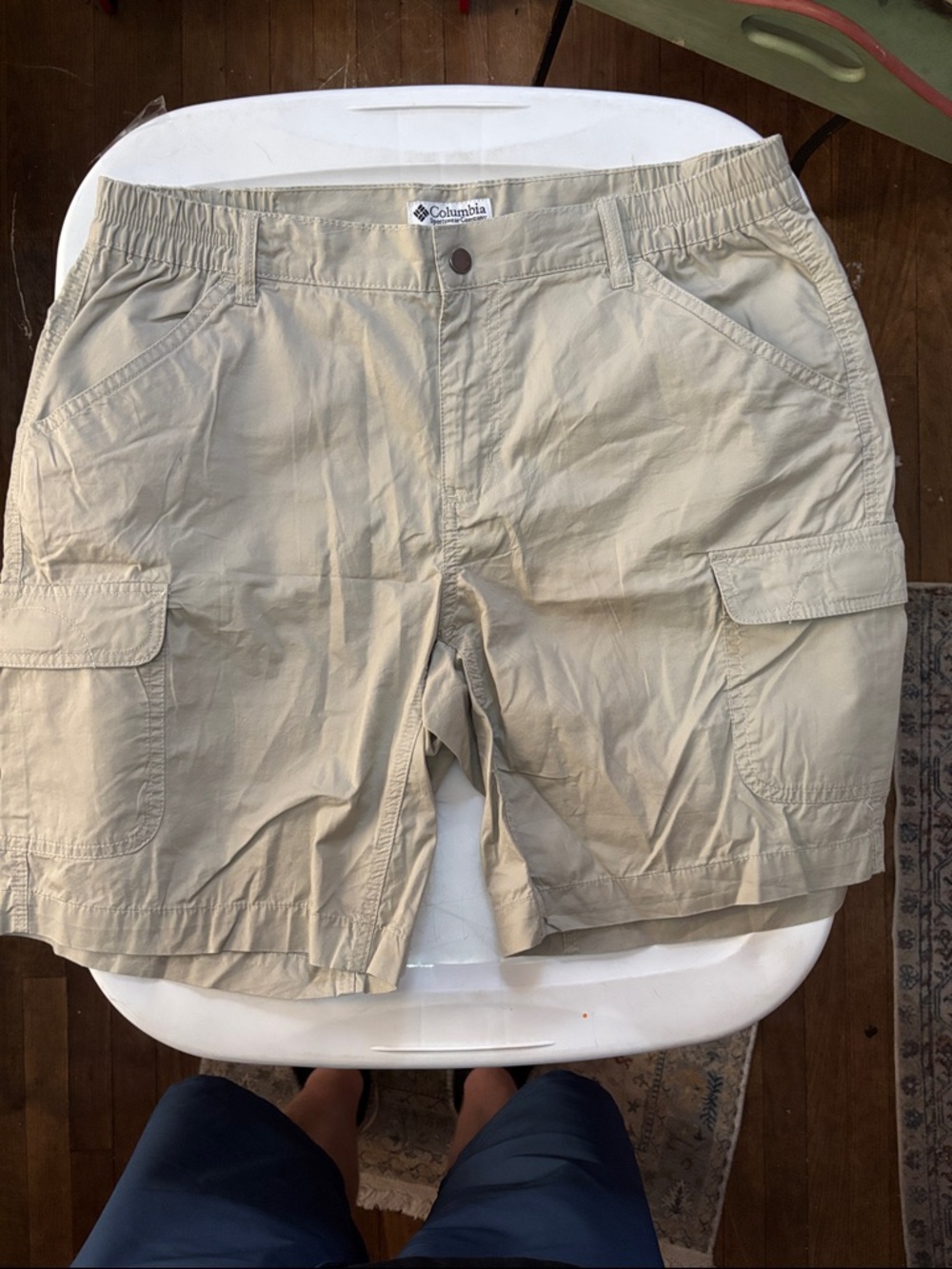 Columbia Beige/Tan Cargo Shorts Size Medium EUC